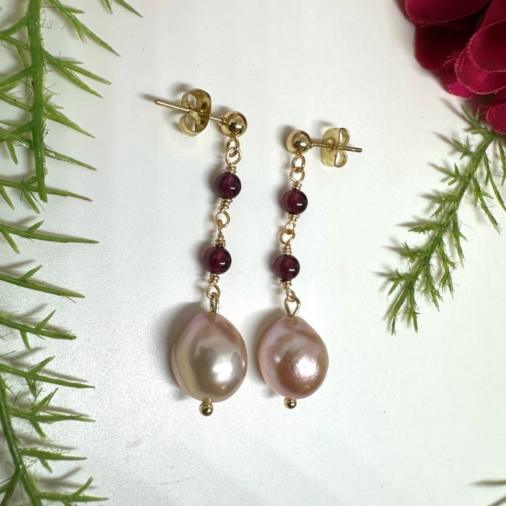 NEW⚜️Garnet & Freshwater Pearl Beaded Earrings - Picture 3 of 3